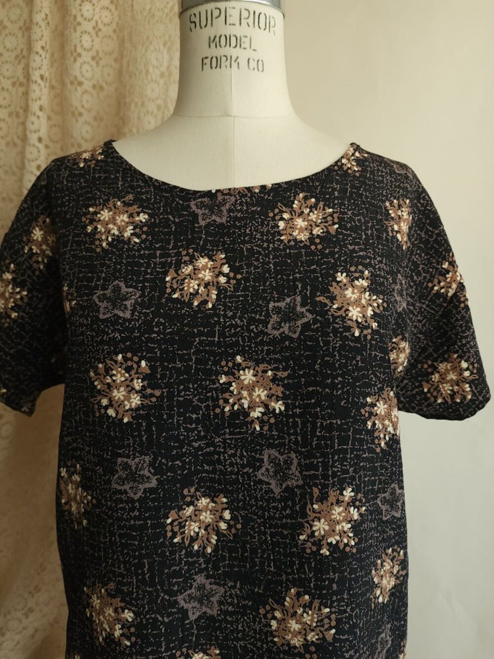 Vintage 1990s Blouse, Black and Gold and Gray Floral Print, short sleeved - Picture 3 of 12